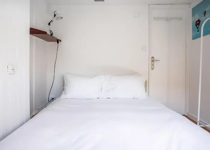 Cozy 3 Bedroom In Lively Bairro Alto 리스본