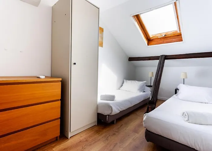 Cozy 3 Bedroom In Lively Bairro Alto Apartment *