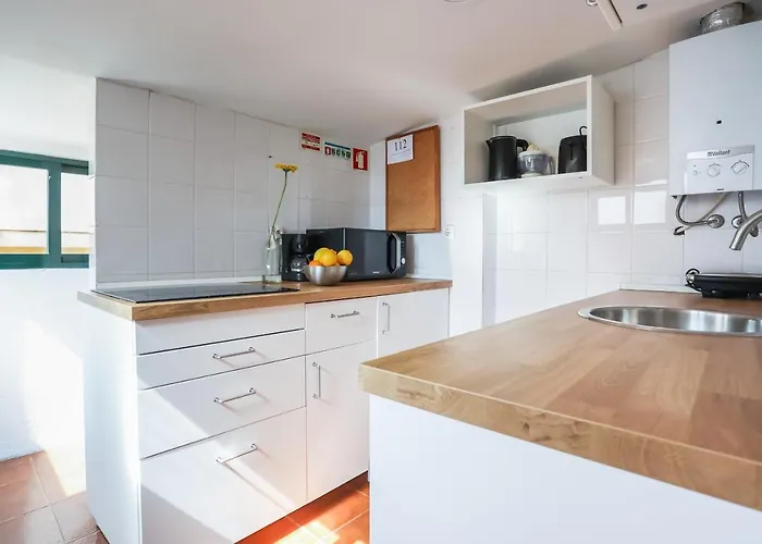 Cozy 3 Bedroom In Lively Bairro Alto Apartment *