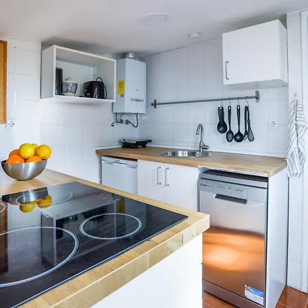 Cozy 3 Bedroom In Lively Bairro Alto アパート リスボン