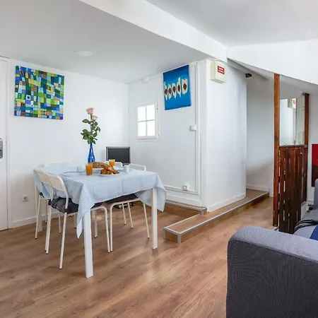 Cozy 3 Bedroom In Lively Bairro Alto * リスボン