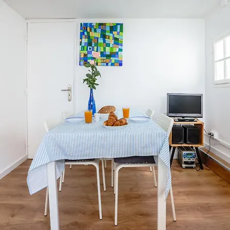 Cozy 3 Bedroom In Lively Bairro Alto アパート リスボン